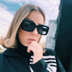 Meet your Posher, Jillian